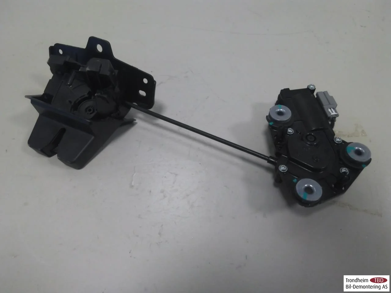 Polestar 2 2020- Tailgate lock