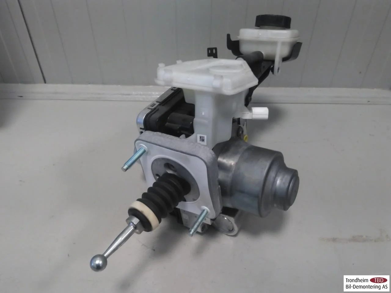 Polestar 2 2020- Brake booster view 3