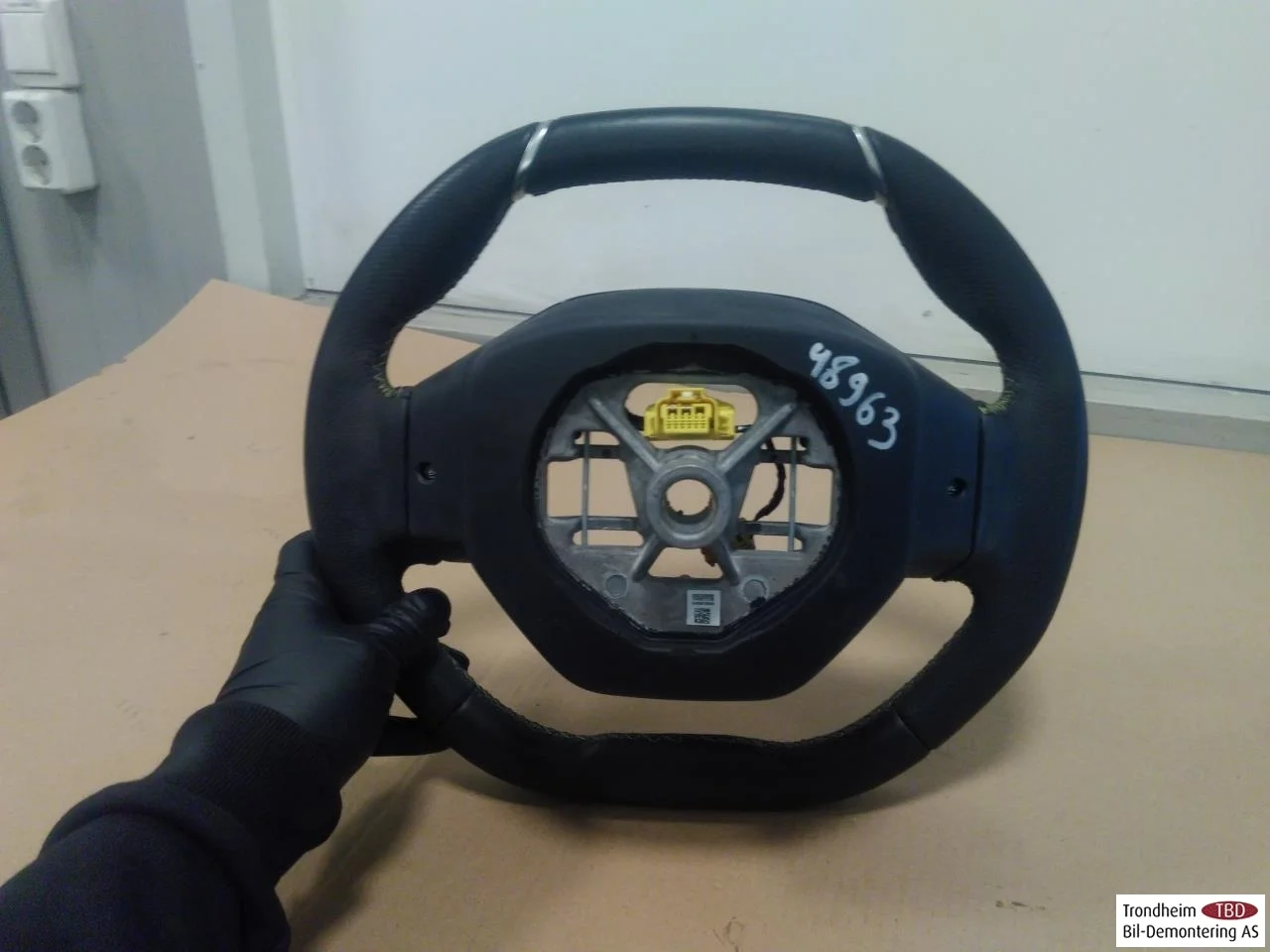Peugeot 2008/E-2008 2020-> Steering wheel view 2