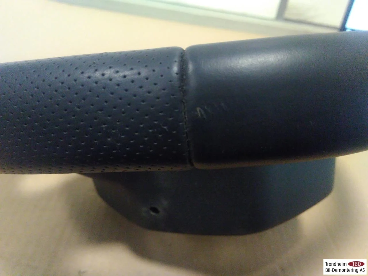 Peugeot 2008/E-2008 2020-> Steering wheel view 3