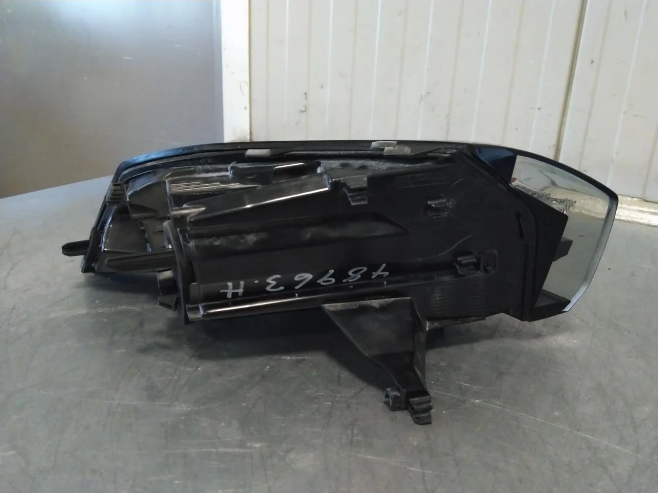 Peugeot 2008/E-2008 2020-> Lampă spate dreapta vedere 3
