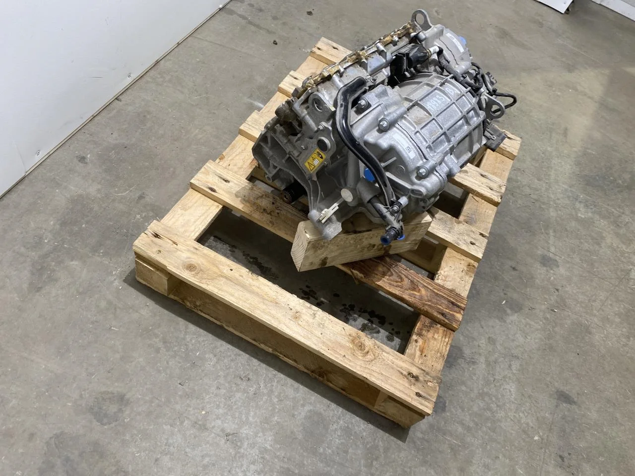 Mercedes EQA H243 2021- Elektromos motor, hátsó nézet 2