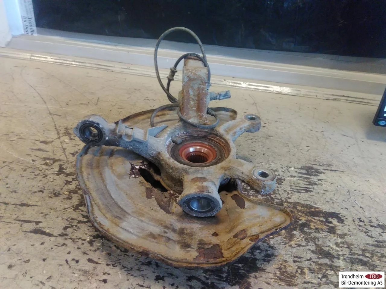 Mercedes B 180-200 W246/W242 2012-19 Stub axle carrier, left front view 2