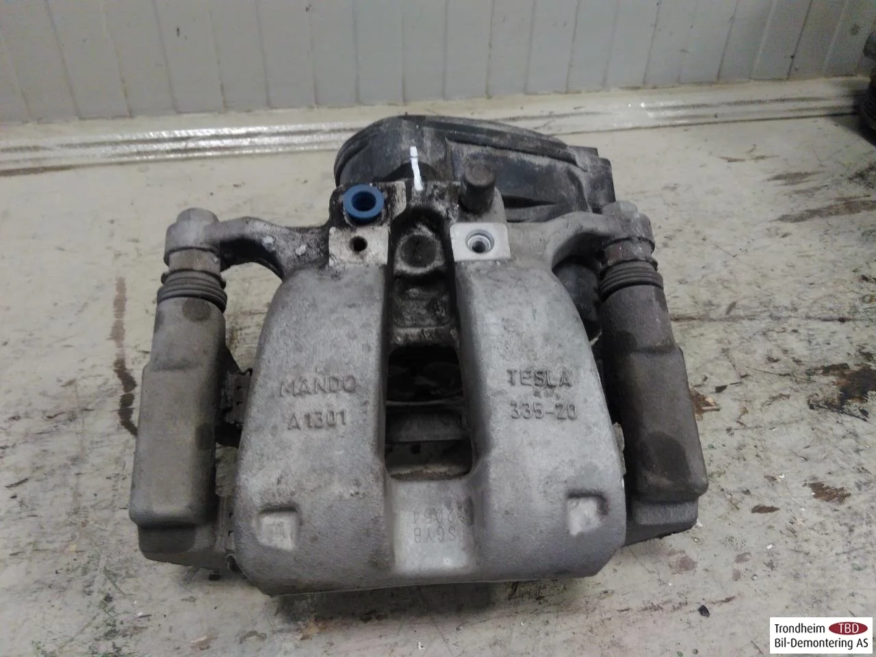 Tesla MODEL 3 2017--> Etrier frână spate dreapta vedere 2