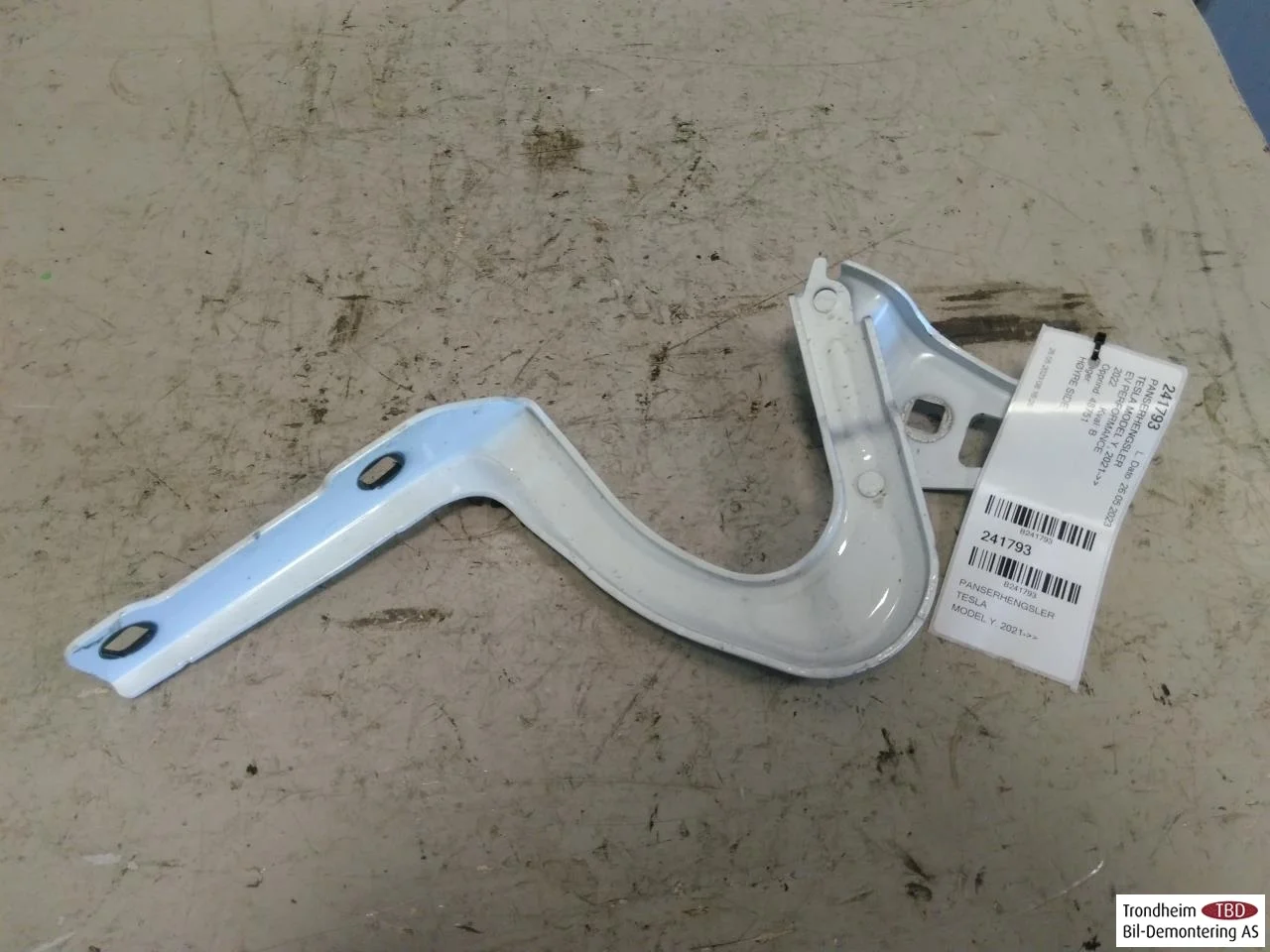 Tesla MODEL Y 2021- Hood hinge(s)