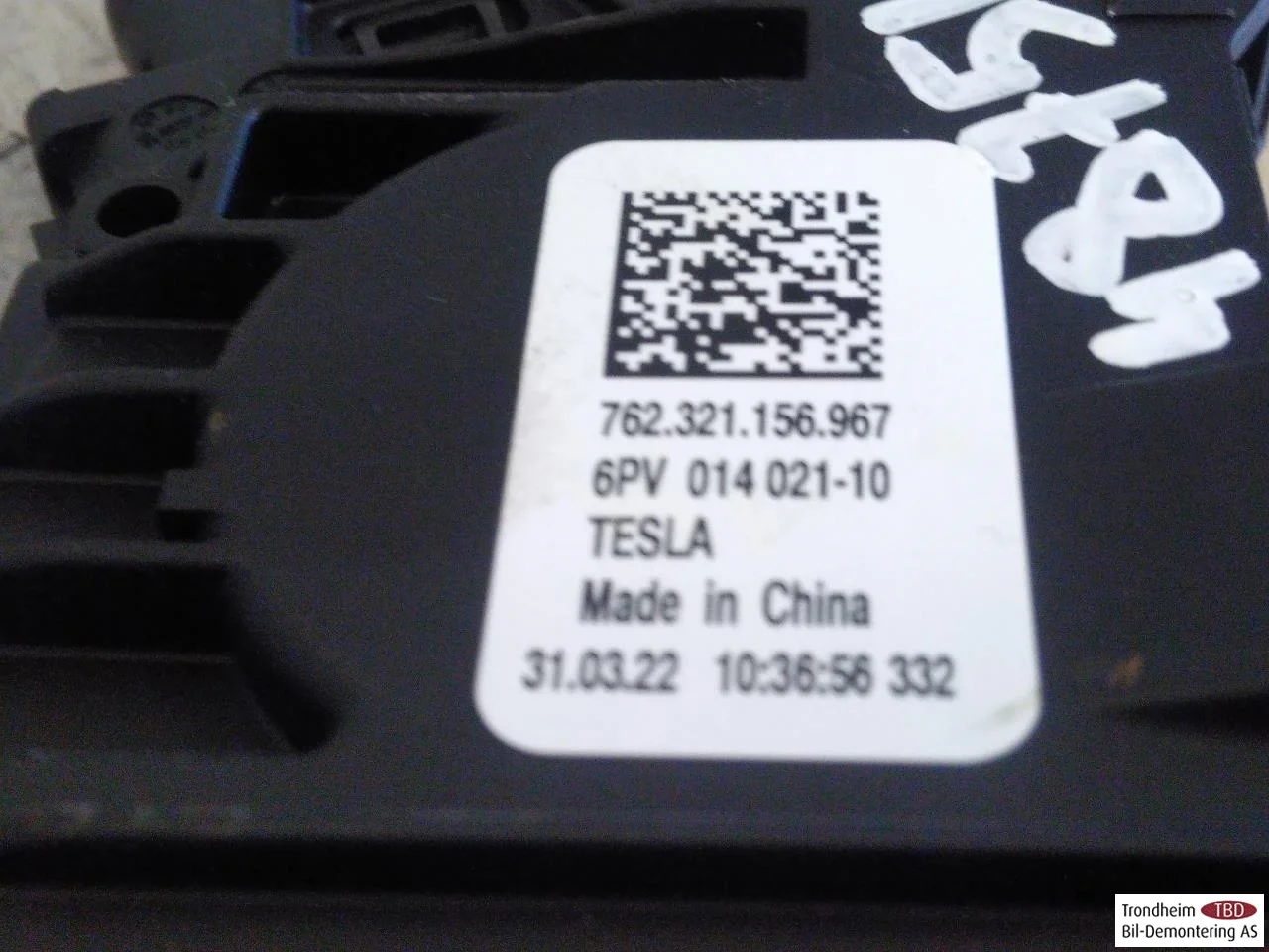 Tesla MODEL Y 2021- Gázpedál nézet 3