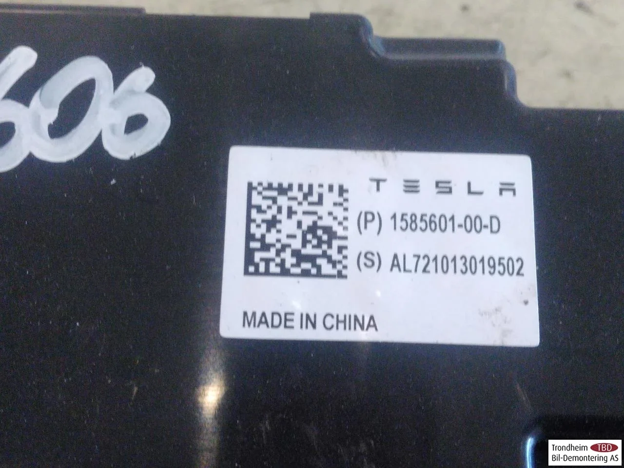 Tesla MODEL 3 2017--> Antennaerősítő nézet 3
