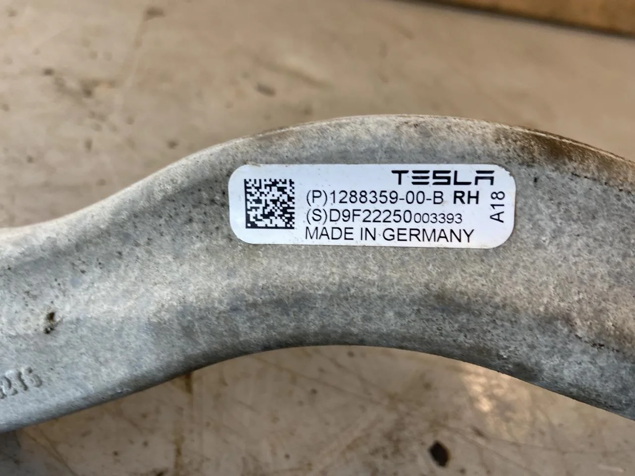 Tesla MODEL Y 2021- Braț suspensie, dreapta față vedere 3