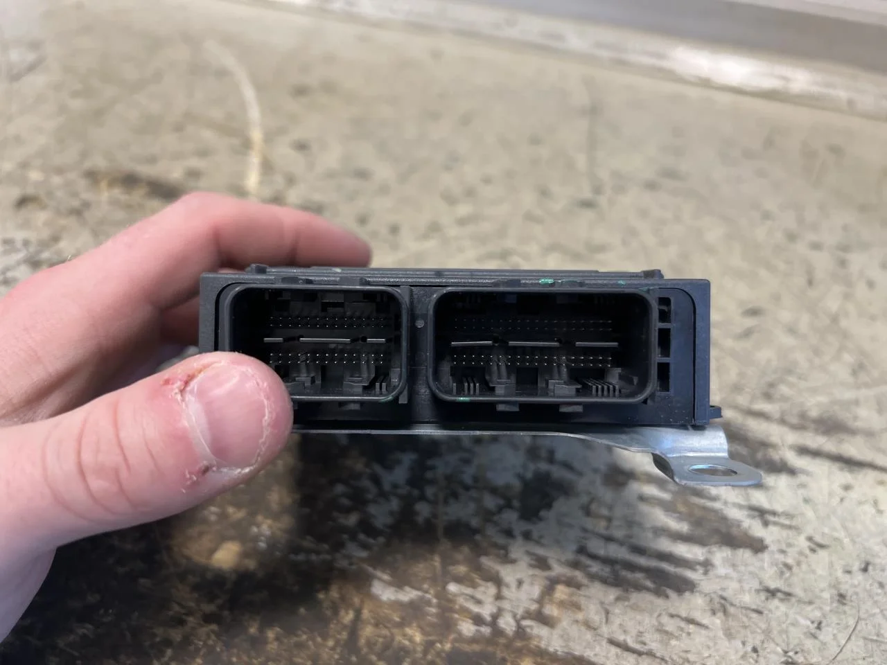 Tesla MODEL 3 2017--> Légzsák elektronikai egység nézet 2