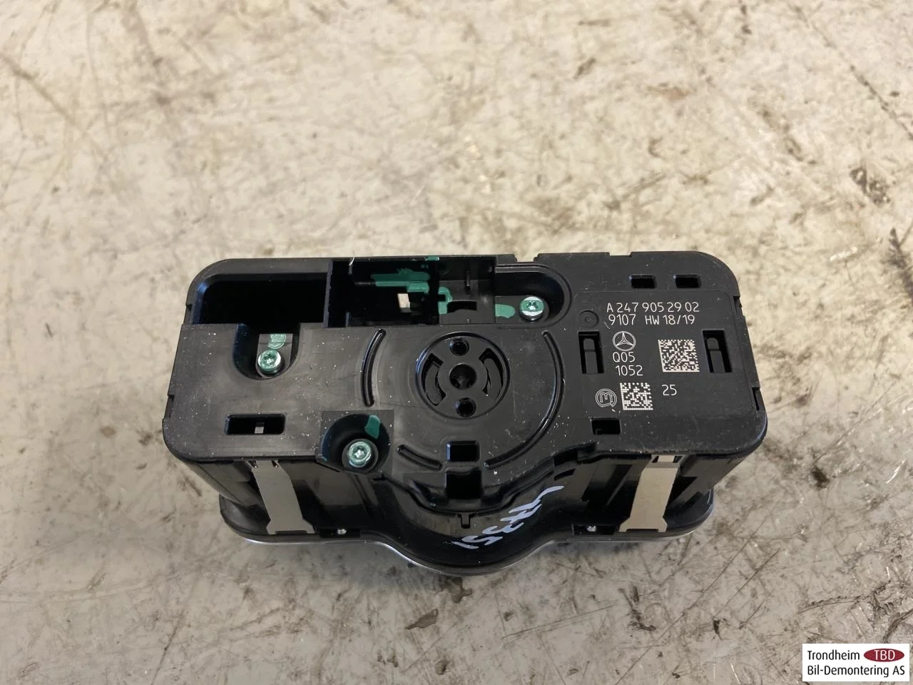Mercedes EQA H243 2021- Headlight switch view 3