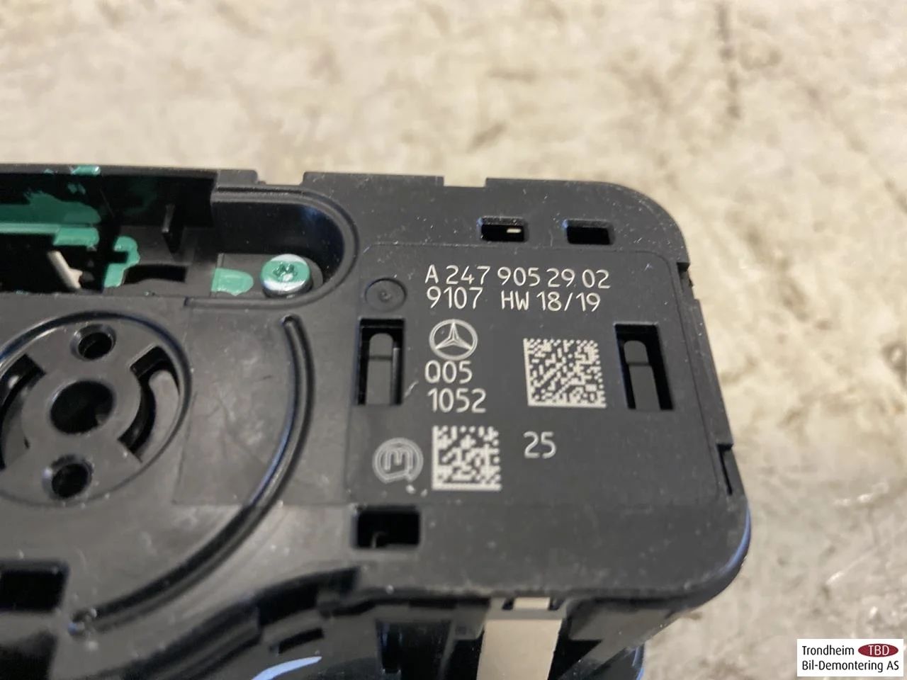 Mercedes EQA H243 2021- Headlight switch view 4