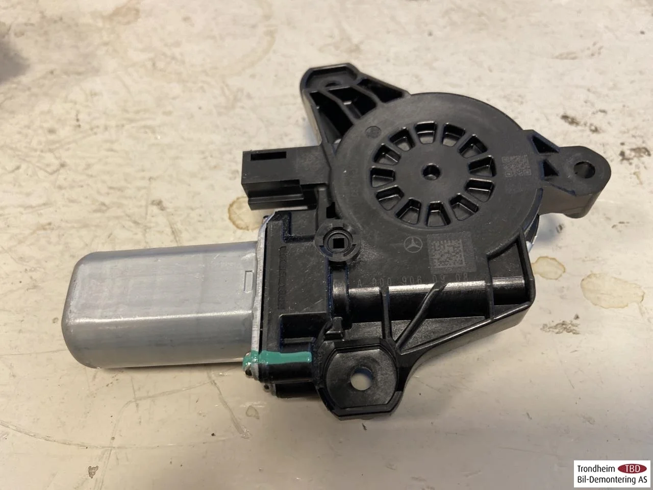 Mercedes EQA H243 2021- Ablakemelő motor nézet 2