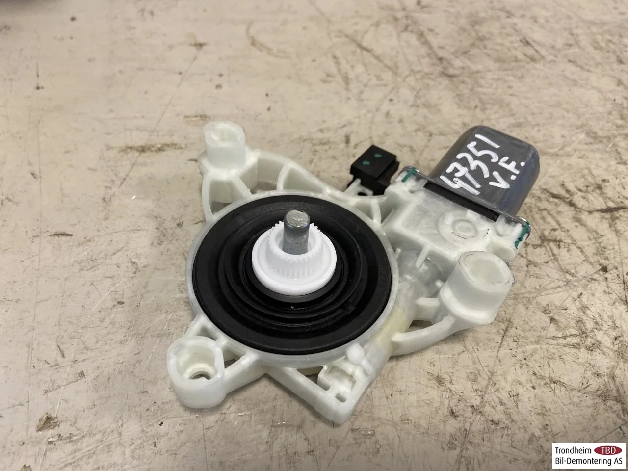 Mercedes EQA H243 2021- Ablakemelő motor