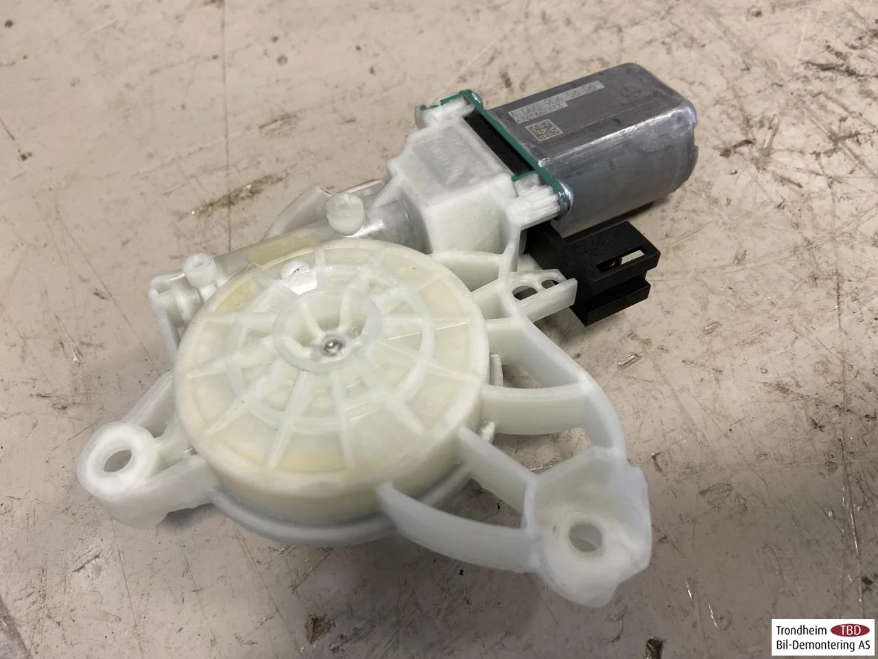 Mercedes EQA H243 2021- Ablakemelő motor nézet 2