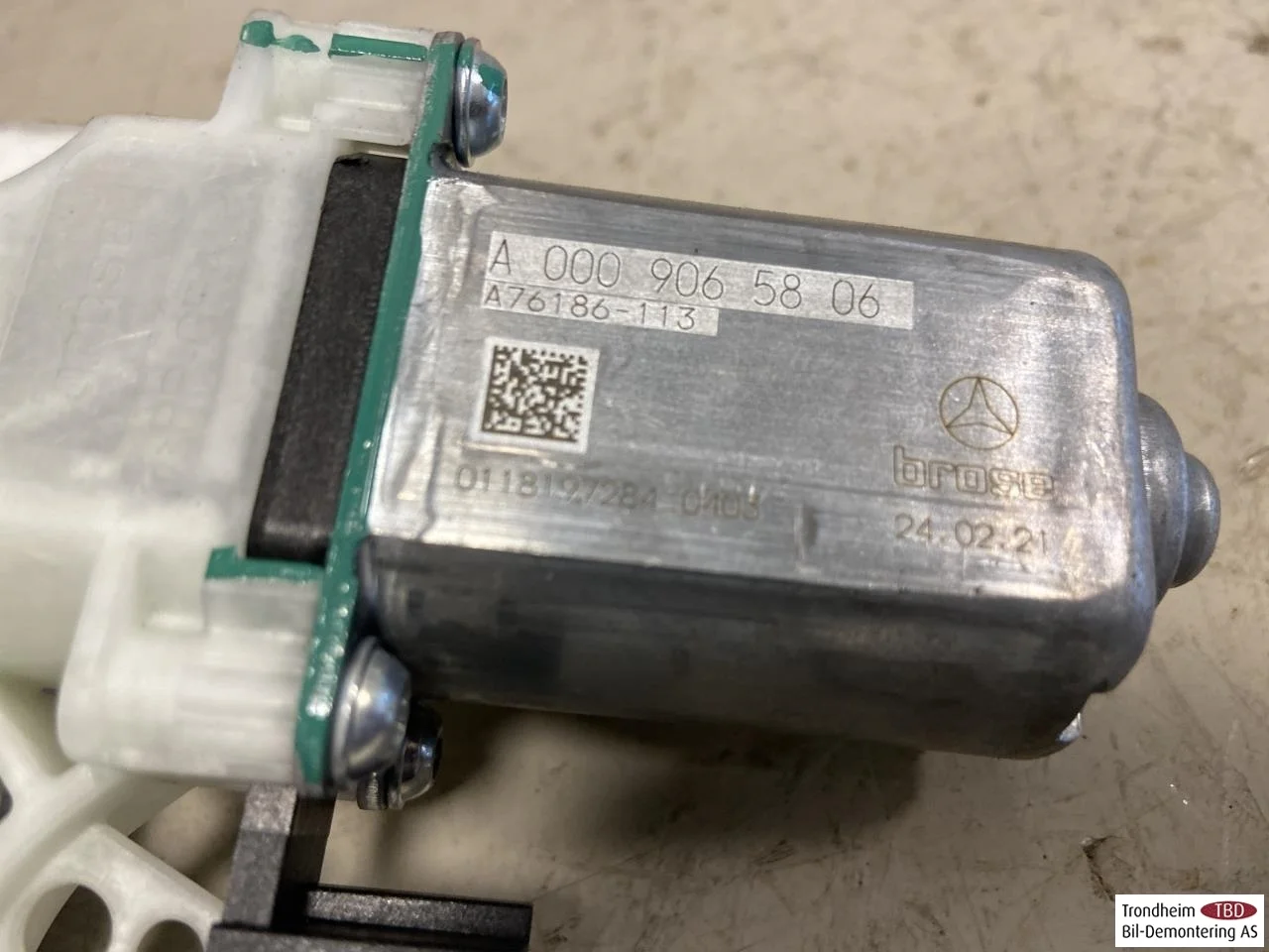 Mercedes EQA H243 2021- Ablakemelő motor nézet 3