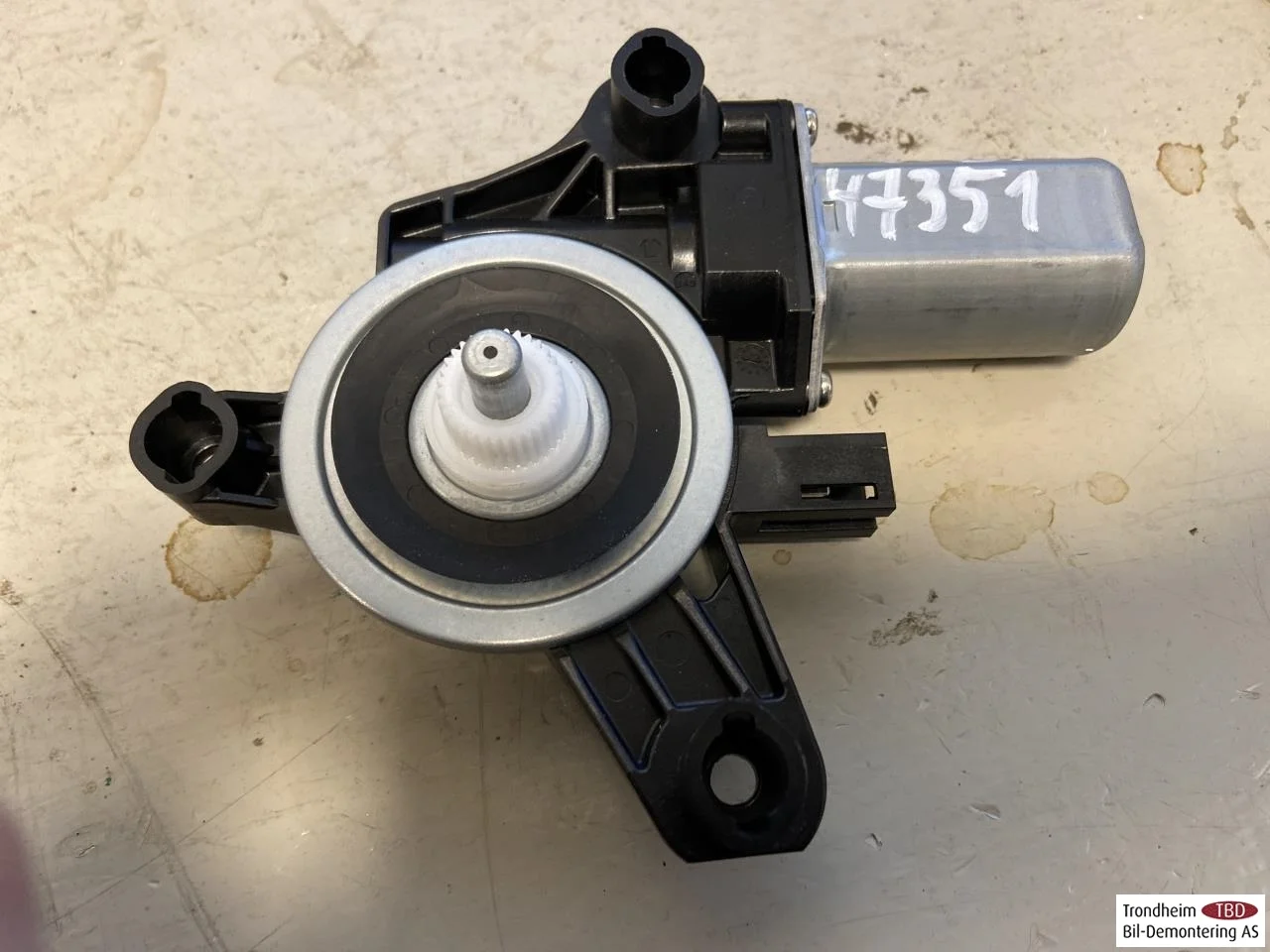 Mercedes EQA H243 2021- Ablakemelő motor