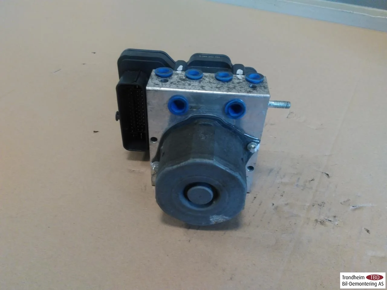 Mercedes B 180-200 W246/W242 2012-19 ABS hydraulic unit view 2