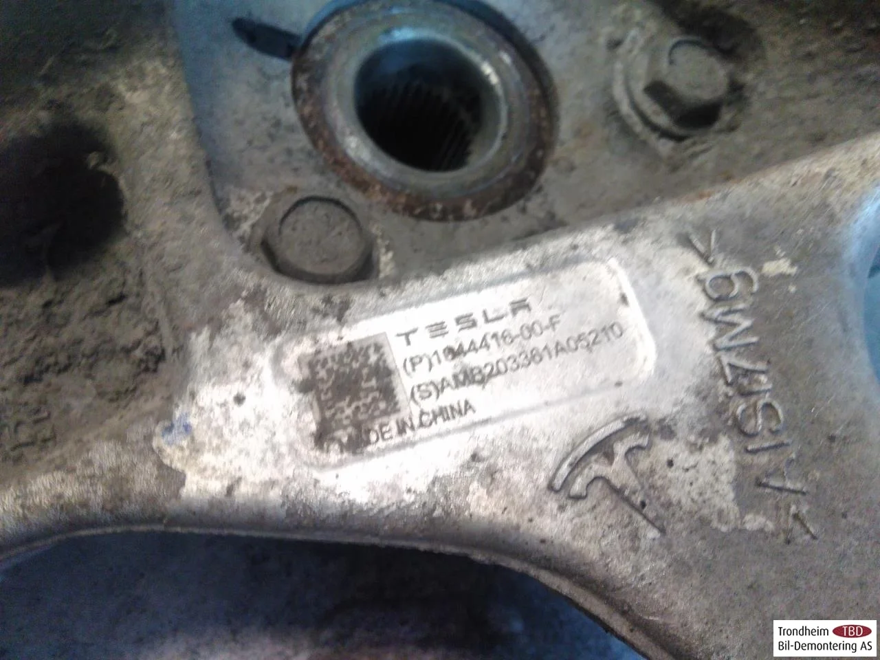 Tesla MODEL 3 2017--> Csonkállvány, jobb hátsó nézet 3
