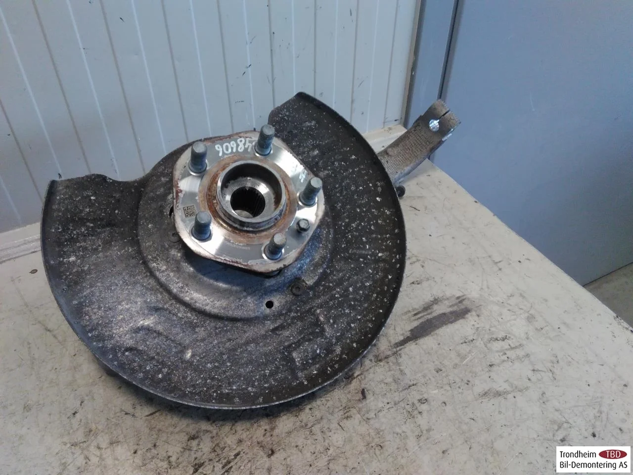 Tesla MODEL 3 2017--> Front right steering knuckle