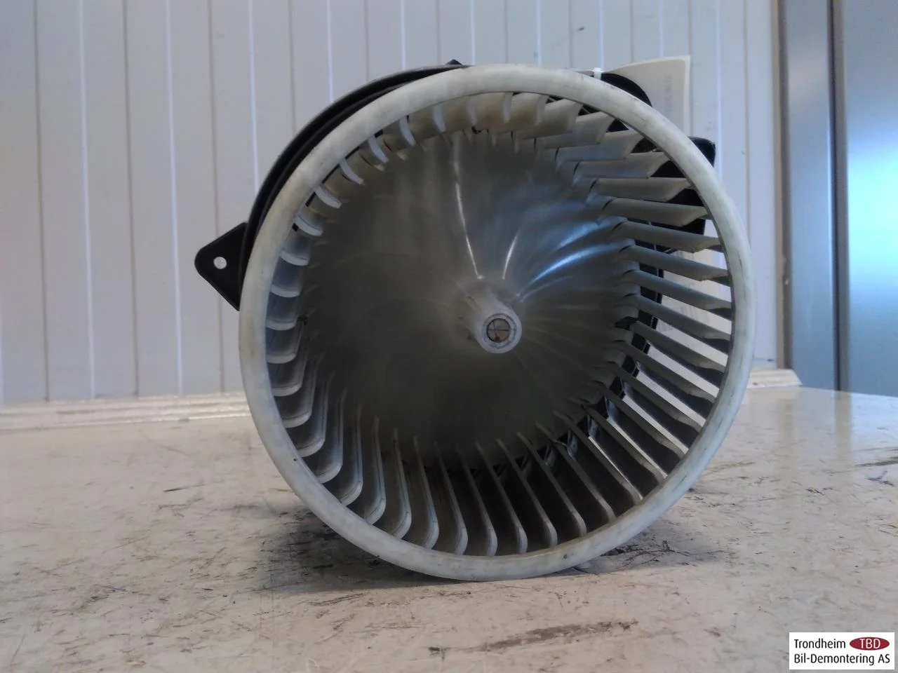 Tesla MODEL 3 2017--> Heater blower motor view 2