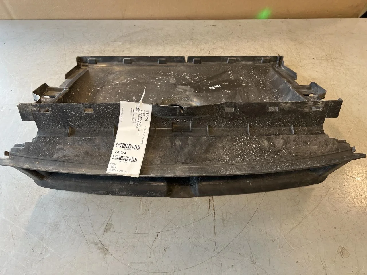 Tesla MODEL Y 2021- Grille, complete
