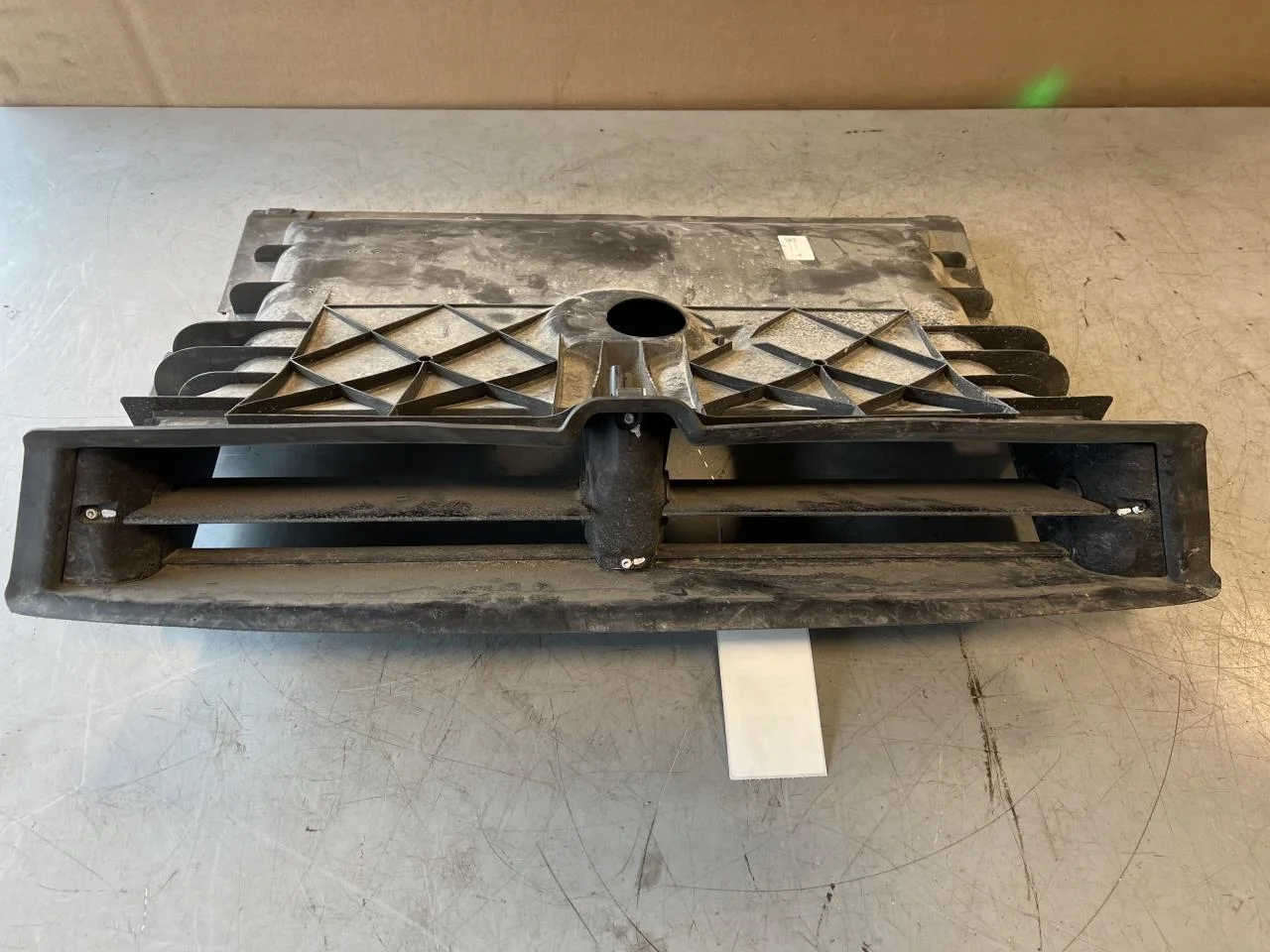 Tesla MODEL Y 2021- Grille, complete view 2