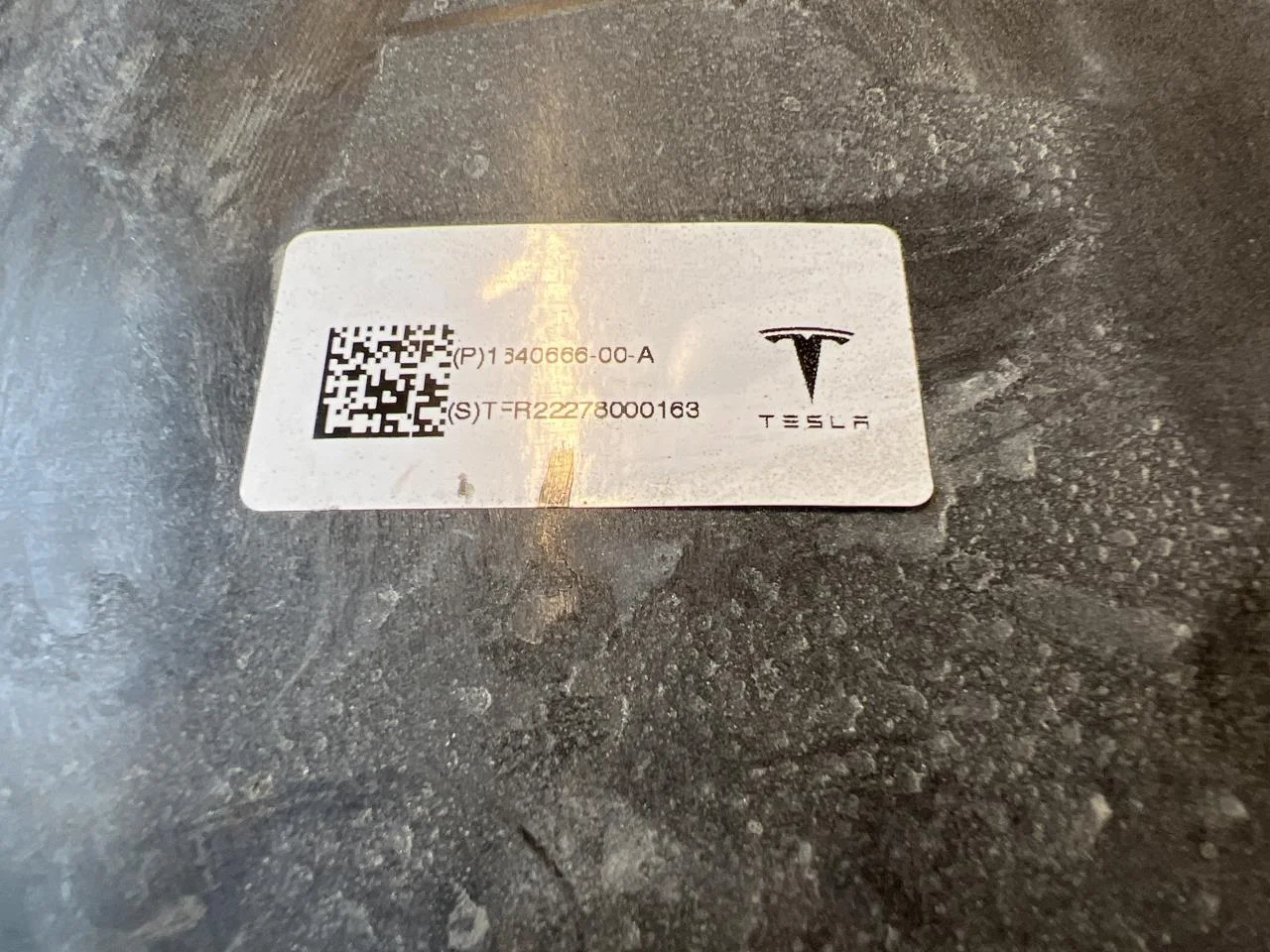 Tesla MODEL Y 2021- Grille, complete view 3