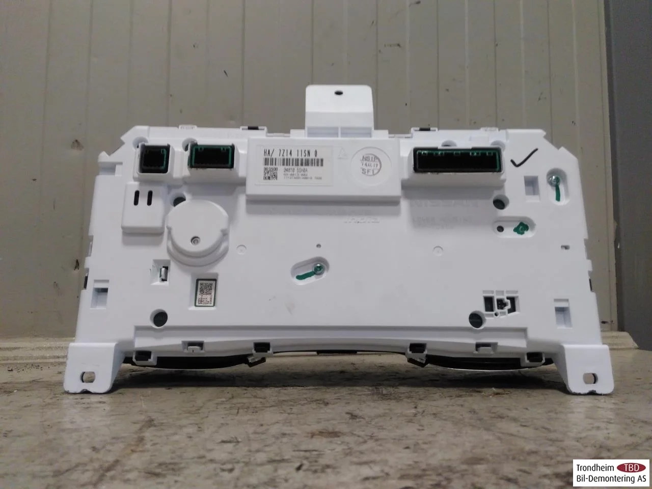 Nissan LEAF 2017-24 Instrument cluster assembly view 2