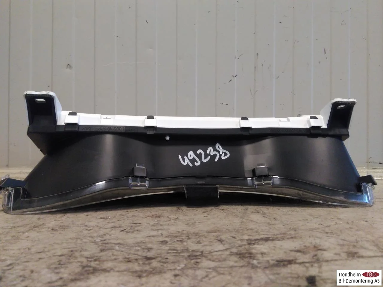 Nissan LEAF 2017-24 Instrument cluster assembly view 3
