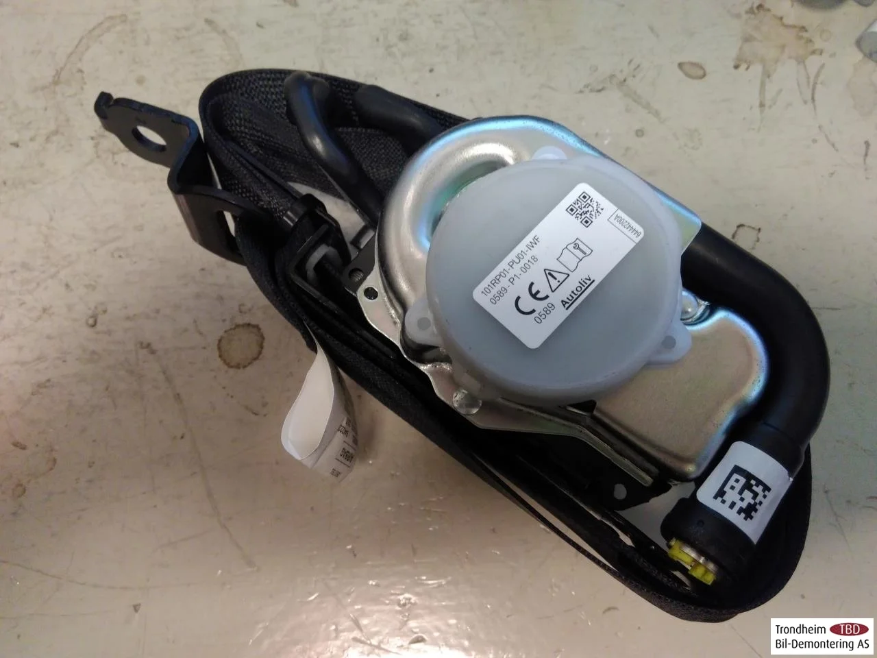 Nissan LEAF 2017-24 Front right seat belt view 3
