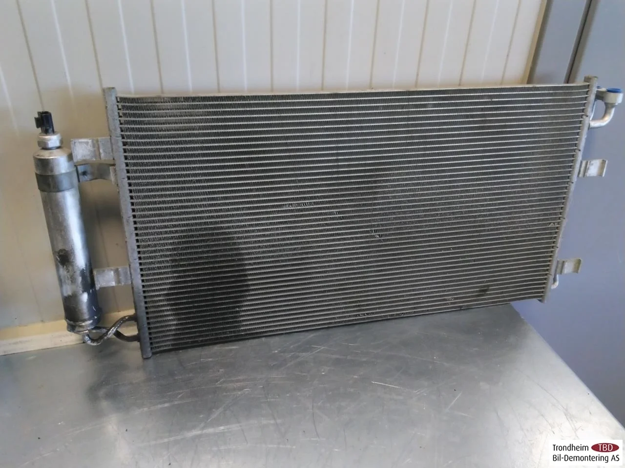 Nissan LEAF 2011-17 A/C condenser / cooler view 2