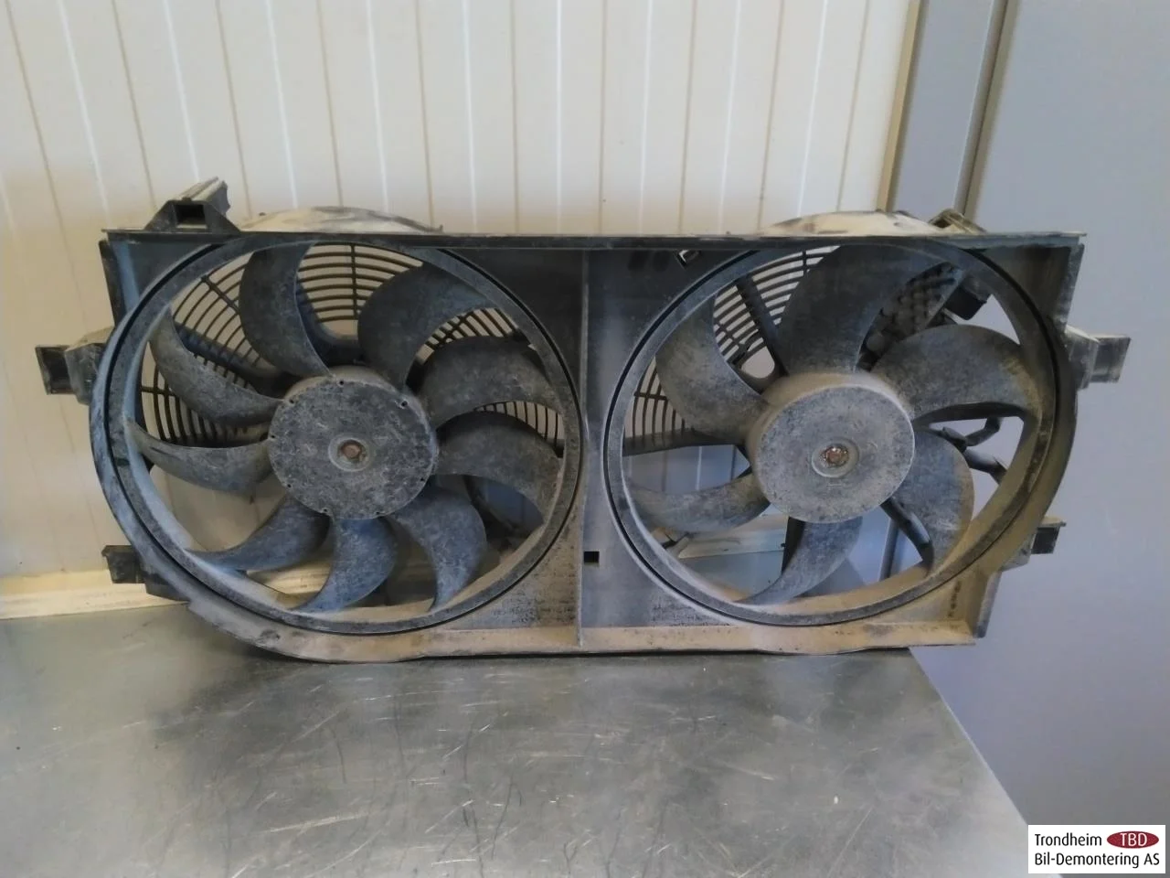 Nissan LEAF 2011-17 Electric cooling fan view 2