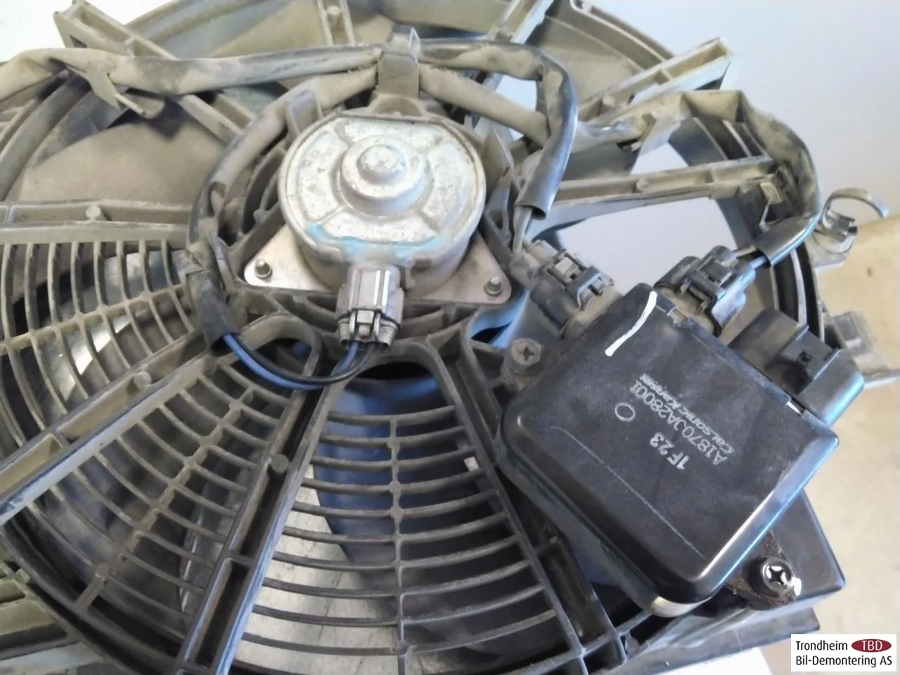 Nissan LEAF 2011-17 Electric cooling fan view 3