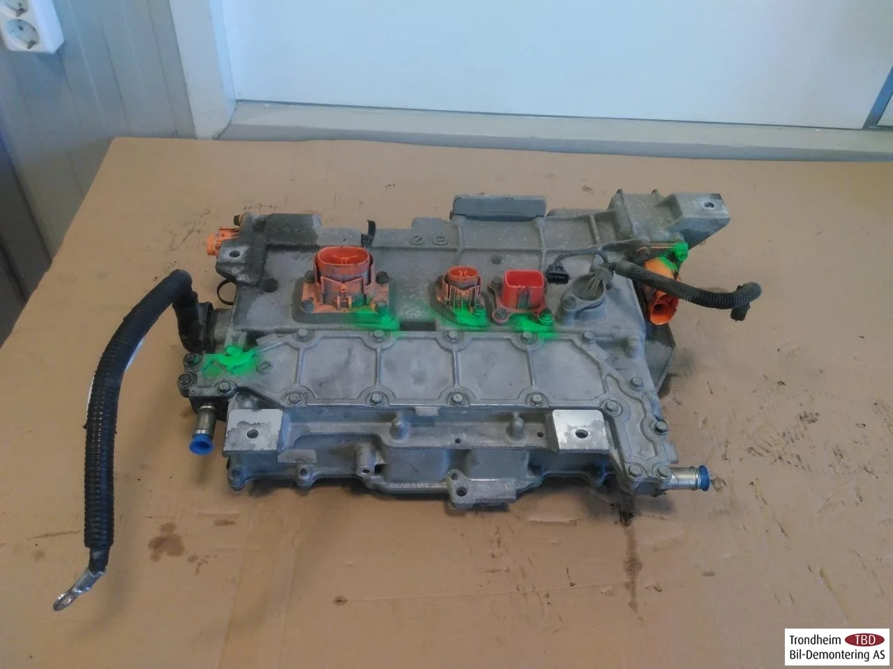 Nissan LEAF 2011-17 Voltage converter, battery view 2