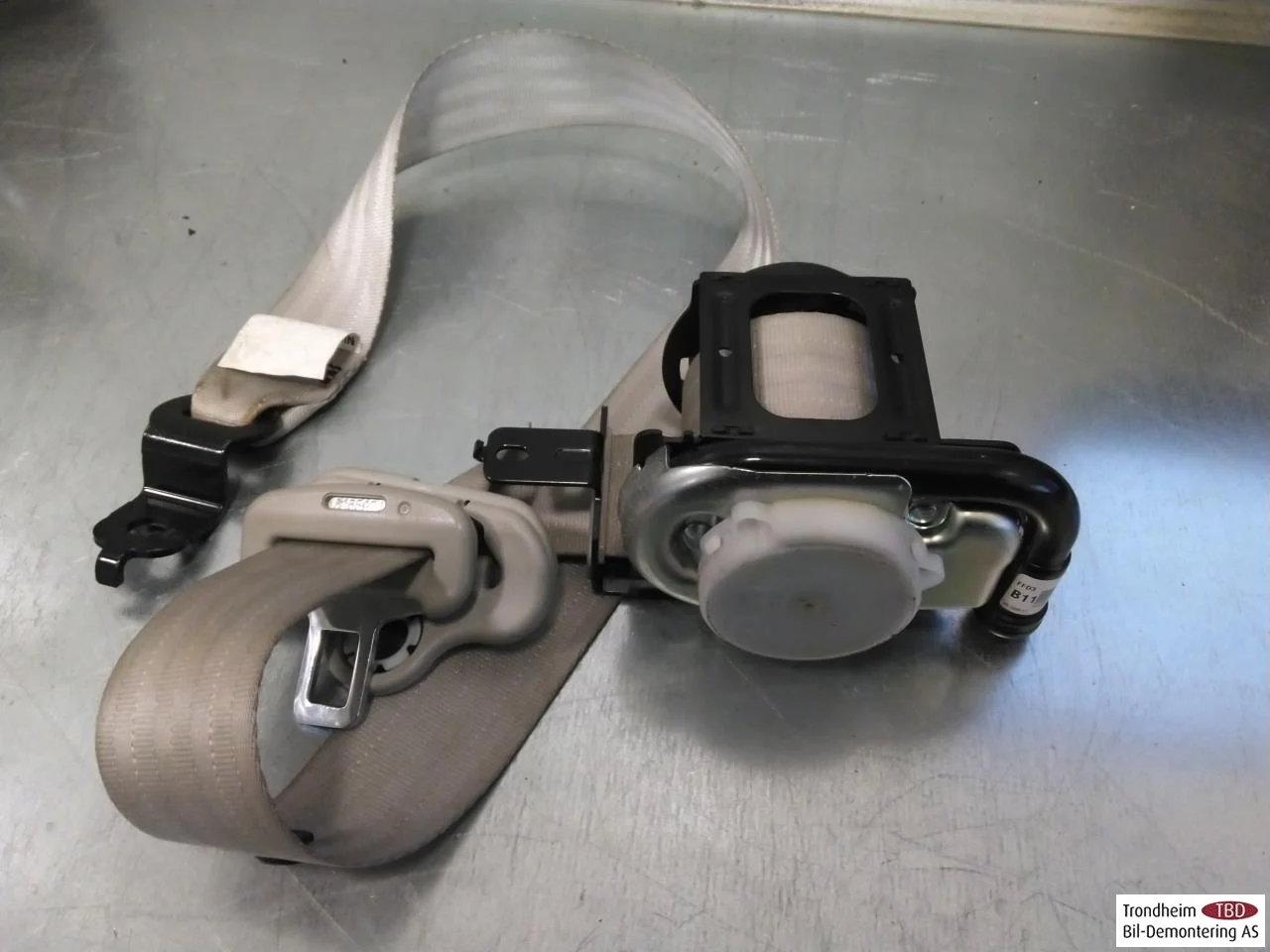 Nissan LEAF 2011-17 Front right seat belt view 4