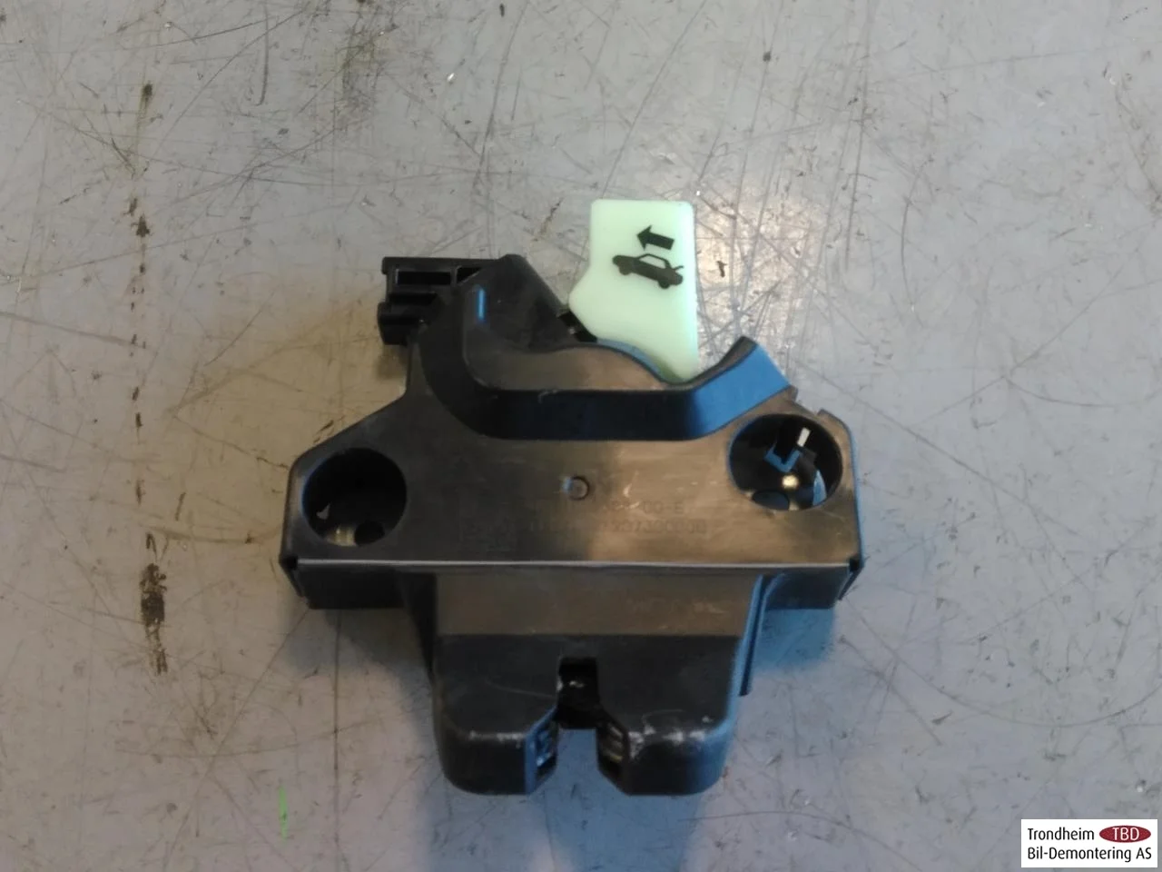 Tesla MODEL 3 2017--> Tailgate lock