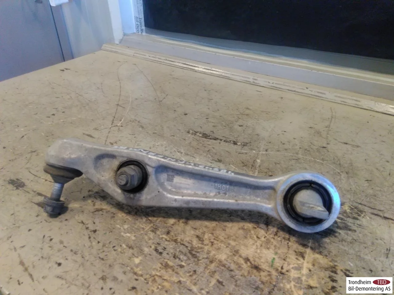 Tesla MODEL 3 2017--> Front left control arm