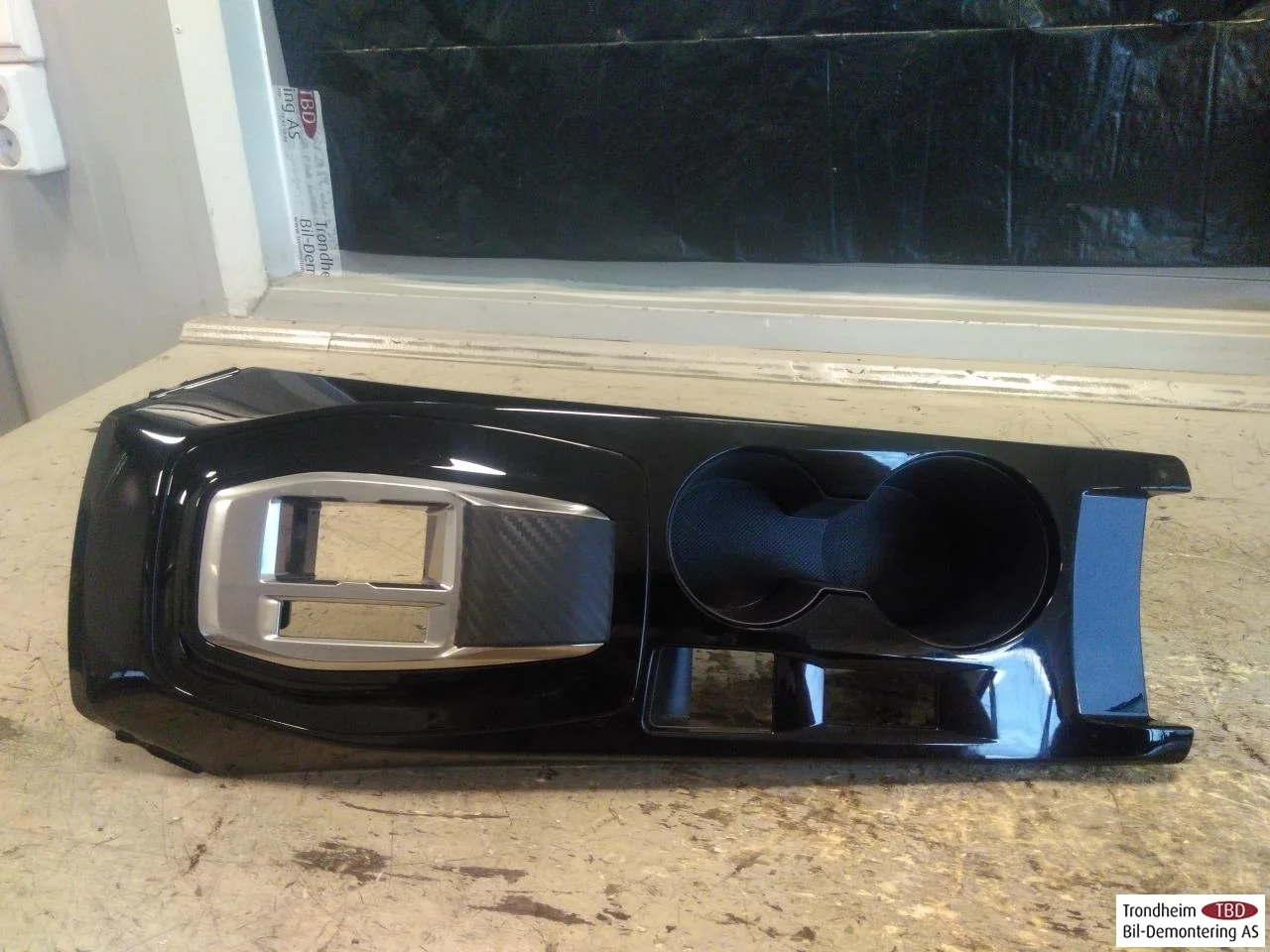 Peugeot 2008/E-2008 2020-> Cup holder
