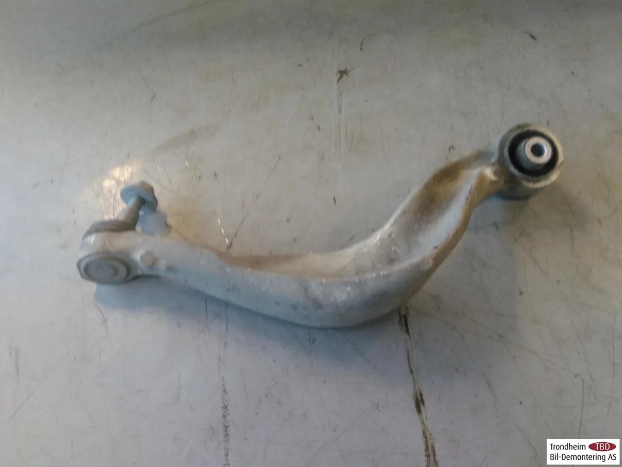 Xpeng P7 2022- Control arm, front right, upper view 2