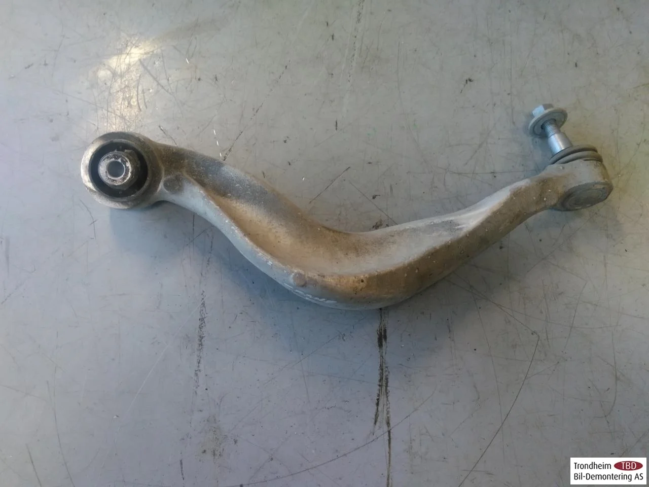 Xpeng P7 2022- Control arm, front left upper