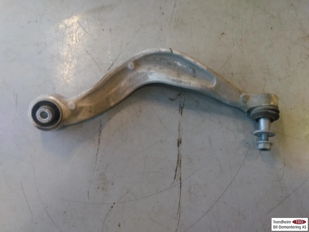 Xpeng P7 2022- Control arm, front left upper view 2