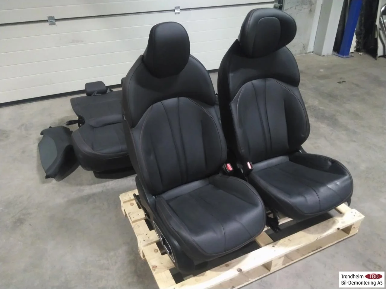Xpeng P7 2022- Seats, front and rear, complete