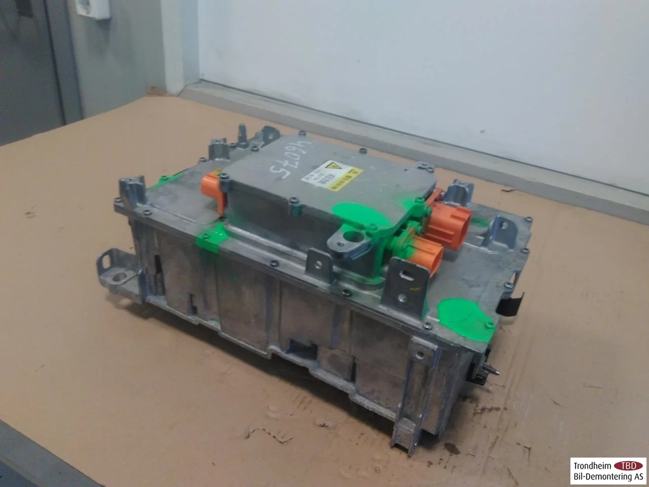 Peugeot 208/E-208 2020-> Battery charger