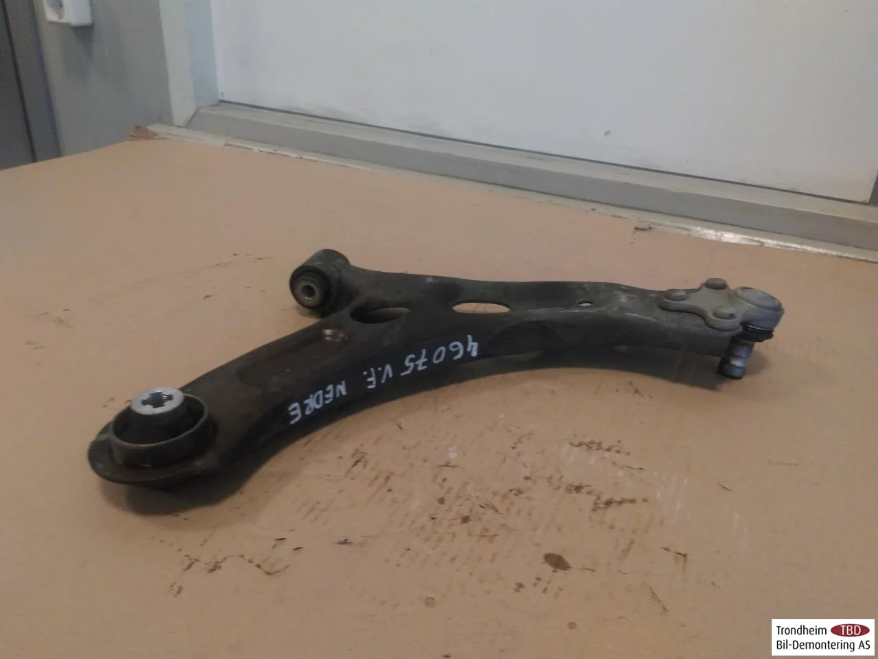 Peugeot 208/E-208 2020-> Braț de suspensie față stânga vedere 2