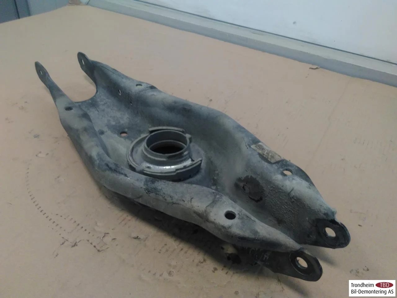 Mercedes EQA H243 2021- Control arm, rear right view 3