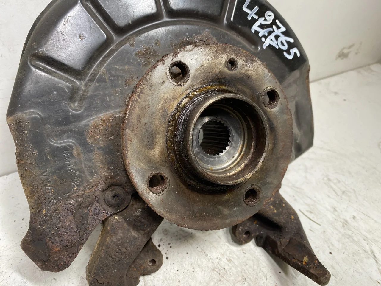 Volkswagen UP!, E-UP! Front right steering knuckle view 2