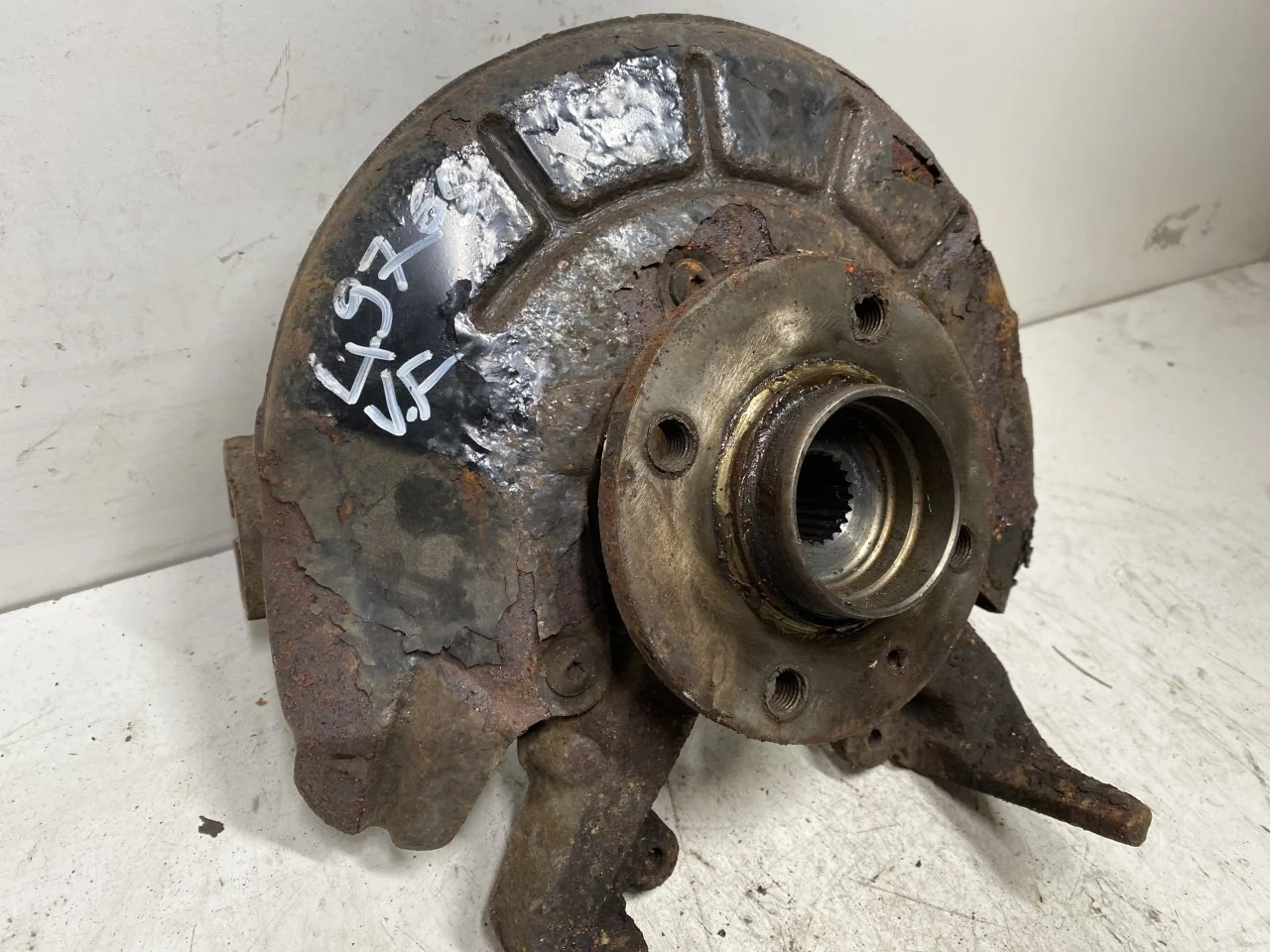 Volkswagen UP!, E-UP! Stub axle carrier, left front view 2