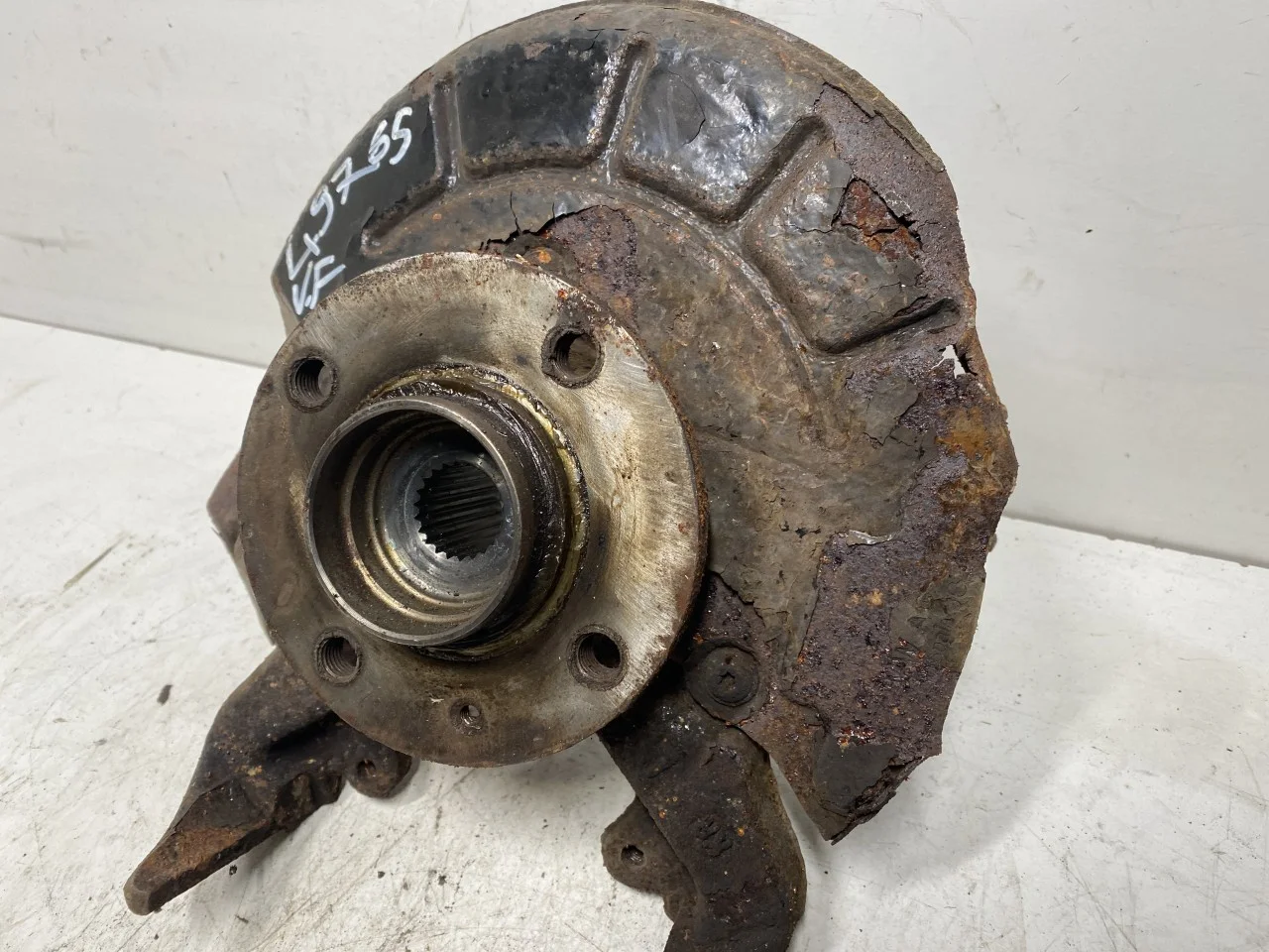 Volkswagen UP!, E-UP! Stub axle carrier, left front view 3