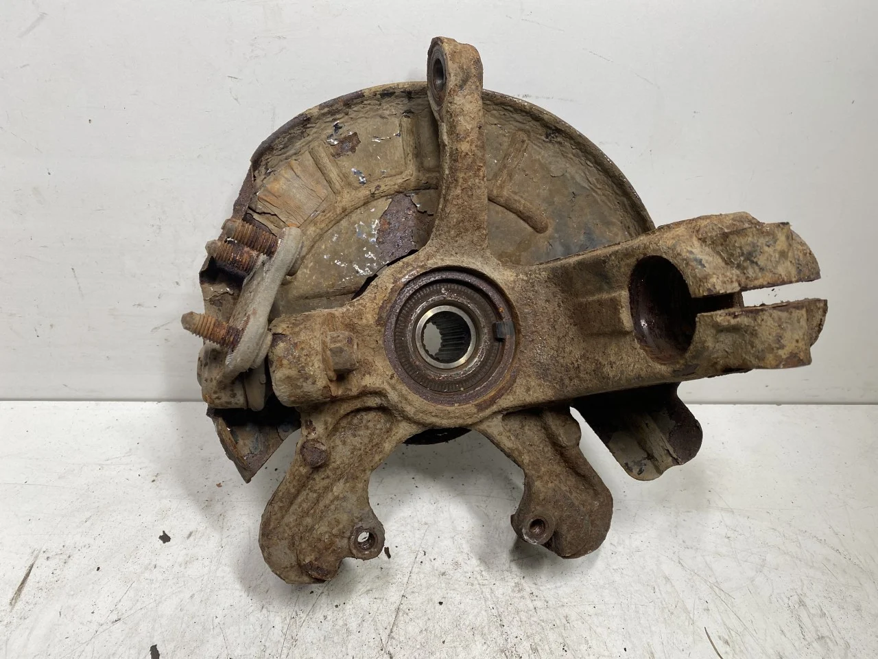 Volkswagen UP!, E-UP! Stub axle carrier, left front view 4