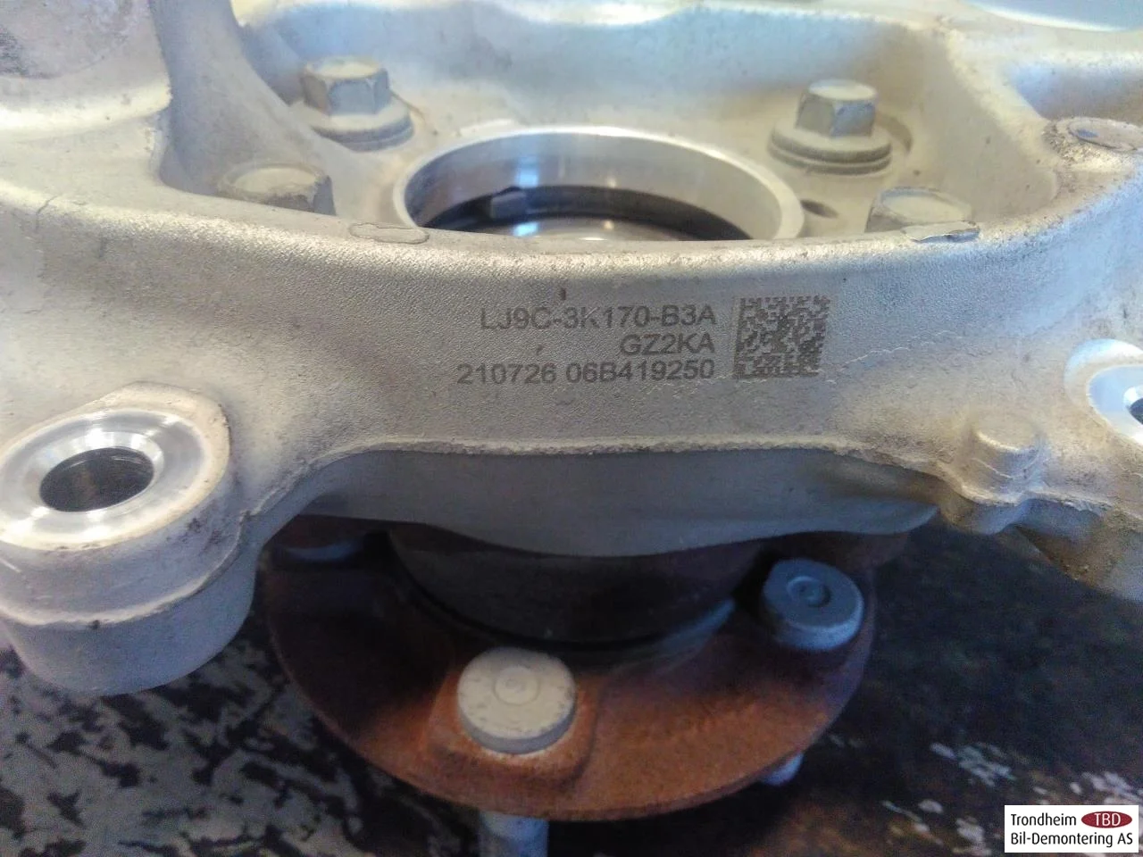 Ford MUSTANG MACH-E 2021- Front right steering knuckle view 3